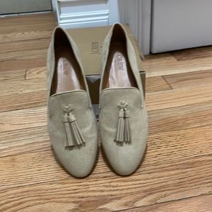 J crew tan loafers size 8.5. Never worn- tried on once.